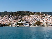 Η γαλλική Vogue «ανακαλύπτει» την εξωτική Σκόπελο