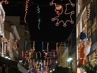 Πάτρα: Ο καρναβαλικός διάκοσμος ανάβει τ...