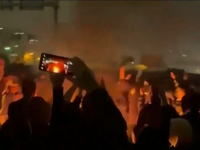 Σε βίαιη καταστολή και γρήγορες δίκες εν...