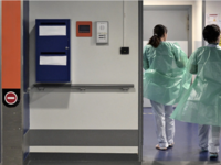 Ευλογιά των πιθήκων: Επαναφέρουν μάσκα κ...