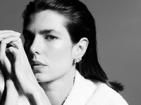 Σαρλότ Κασιράγκι: Μαγευτική με black &am...