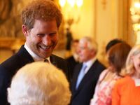 Γενέθλια πρίγκιπα Χάρι: Ευχές από τους γ...