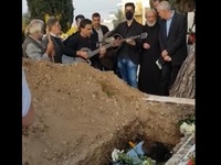 Πάτρα: Με μπουζούκι και κιθάρα το τελευτ...