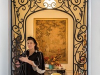 «Καθημερινή»: H πατρινή designer Εύη Καρ...