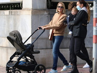 Η βόλτα  της Τζένης Μπαλατσινού με τους ...