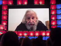 Νόαμ Τσόμσκι: Βγήκε από το νοσοκομείο κα...