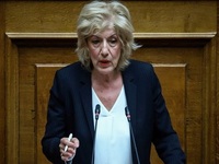 Σία Αναγνωστοπούλου: Οι εργασιακές σχέσε...