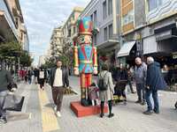 Πάτρα: Γέμισε κόσμο το κέντρο με ανοιχτά...