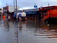 Πνίγηκε η Παραλία Πατρών- Η θάλασσα βγήκ...
