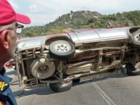 Πάτρα: Ανετράπη αγροτικό στη στροφή των ...