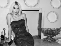 Ακαταμάχητα sexy η Κιμ Καρντάσιαν στην ε...