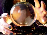 Παρίστανε το μέντιουμ και συνελήφθη με τ...