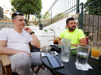 Συναντήσαμε δύο πρώην χρήστες ναρκωτικών...