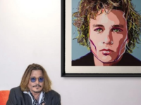 Ο Τζόνι Ντεπ έγινε ζωγράφος και βγάζει μ...