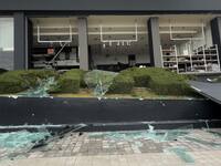 Πάτρα: Οι θυελλώδεις άνεμοι «ξήλωσαν» βι...