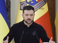 Ζελένσκι: Οι ΗΠΑ εισηγούνται τριμερή δια...