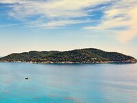 Ιδιωτικοί παράδεισοι: 8 καταπράσινα νησι...