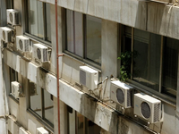 «Χαμηλώστε» τα κλιματιστικά και πάρτε μπ...