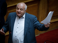 Καραθανασόπουλος: Κακοστημένη παράσταση ...