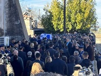  Καλαμάτα: Ράγισαν καρδιές στην κηδεία τ...