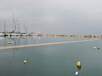 Κατασκευάστηκαν εξέδρες για... υποβρύχια...