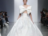 Οι νύφες στην Paris Couture Week είχαν π...