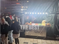 Τσικνίζει ...παράνομους μικροπωλητές στο...