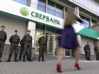 SWIFT: Τι είναι και γιατί κάποιες χώρες ...