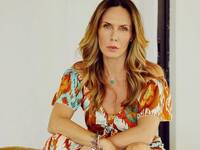 Η Εβελίνα Παπούλια «κατεβάζει ρολά» στα ...