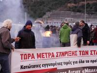 Αιγιάλεια: Κλειστή από τους αγρότες η πα...