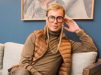 Λάκης Γαβαλάς: «Θαυμάζω τα ομόφυλα ζευγά...