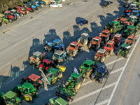 Αγρότες: «Ζεσταίνουν» τις μηχανές των τρ...