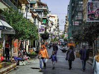 Πάτρα: Ανοίγουν το ένα μετά το άλλο τα μ...