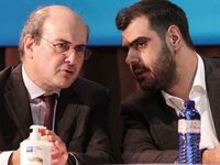 Διπλό «άδειασμα» Θεοχάρη από Μαρινάκη - ...