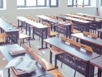 Εκδρομές: Μεθούν οι μαθητές και την πληρ...