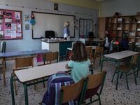 Ξεκινούν Γυμνάσια και Λύκεια με τηλεκπαίδευση 