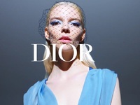 Ανια Τέιλορ Τζόι: Με τη «μαγική» μάσκαρα...