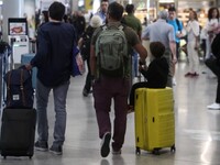 Τεχνικό σφάλμα παρέλυσε την εναέρια κυκλ...
