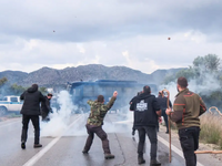 Interview: Στο πλευρό των αγροτών το 76%...