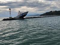 Βόλος: Σκάφος του Λιμενικού «σκαρφάλωσε»...