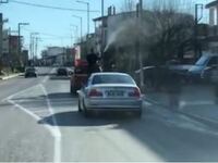 Ο παπάς έριχνε τον αγιασμό με τη μάνικα!...