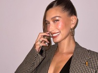 Γκρι σαν όστρακα που καθρεφτίζουν: Η Χέι...