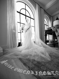 Με δύο παραμυθένια νυφικά της Vera Wang ...