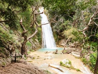 5 μαγευτικοί καταρράκτες που αξίζει να α...