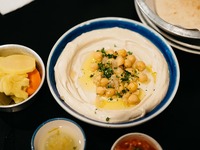 Συνταγή για σπιτικό χούμους από τον Jamie Oliver