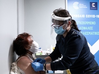 Κορωνοϊός: Ποιοι προηγούνται στη διαδικα...