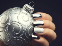 Christmas nails: Εχετε ήδη κλείσει ραντε...