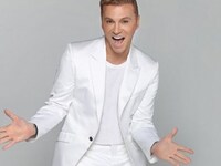 Ο Ζαχαράτος φέρνει... Μαντόνα και Παγώνη...