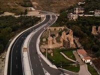 ΔΕΙΤΕ το Ρωμαϊκό υδραγωγείο της Πάτρας α...