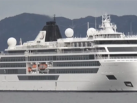 Τρομακτικό κύμα σφυροκόπησε κρουαζιερόπλ...